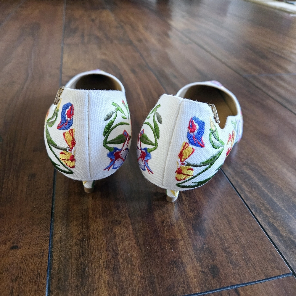 Tory Burch Elizabeth Painted Iris Embroidered Canvas Kitten Heel Pumps Size 8.5M - Picture 3 of 16